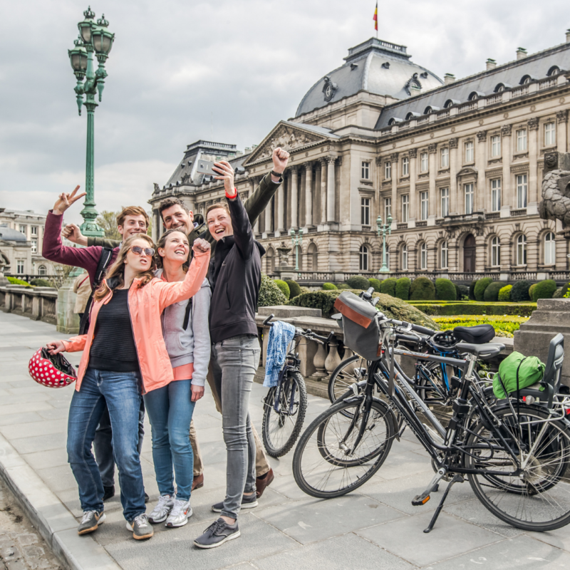 A vélo devant le Palais Royal
